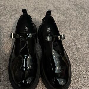 Zara Women's Black Patent Leather Shoes